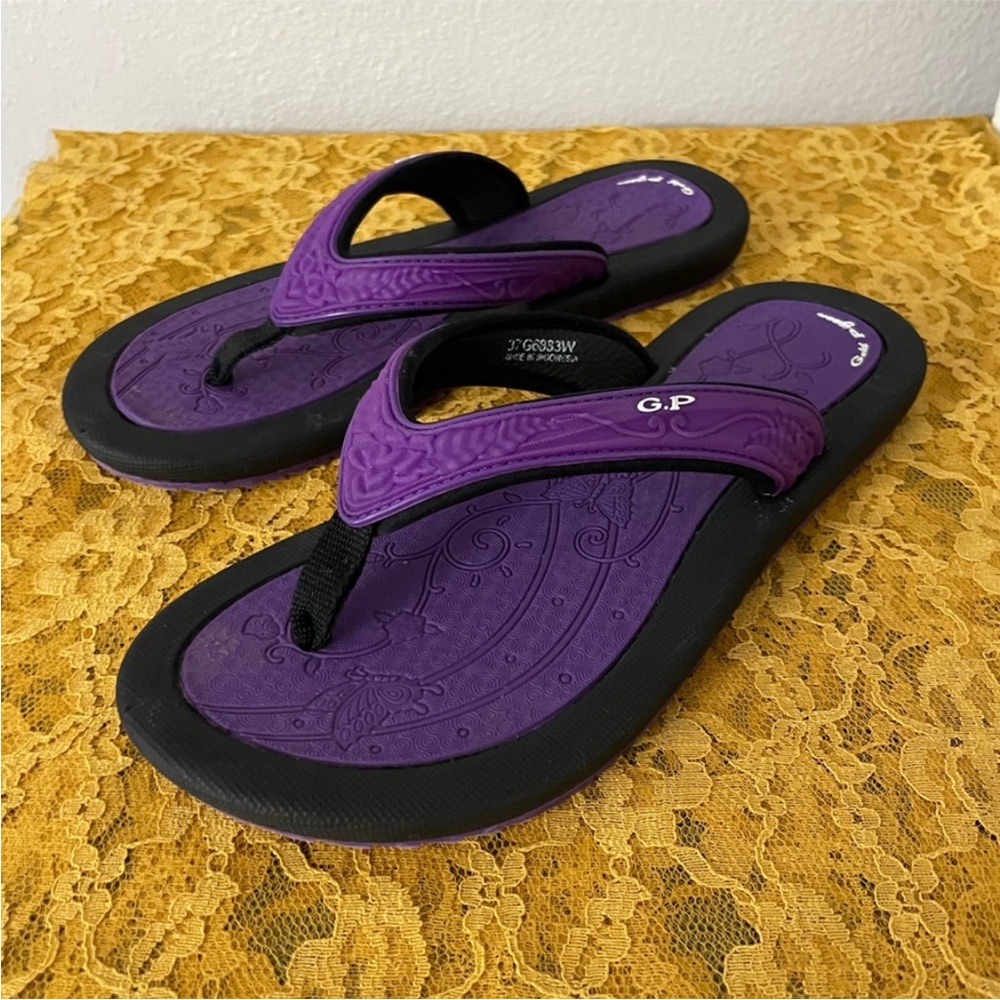 Gold Pigeon Women’s Flip Flops, Size 6.5 (37)